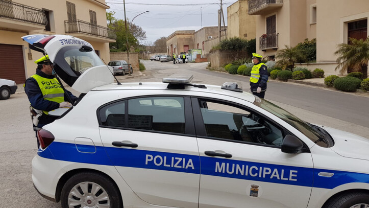 chiuso minimarket per aver venduto alcol a minori