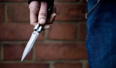 terzigno accoltella vicina