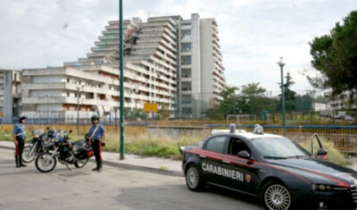 Scampia droga Scampia controlli, FUCILI IN AUTO SCAMPIA