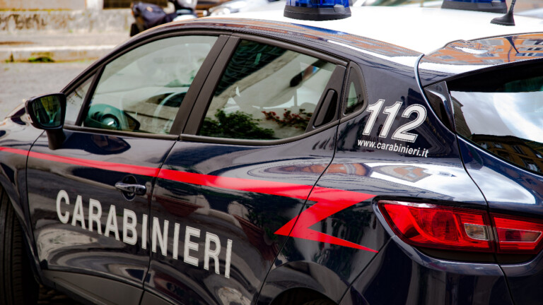 Scampia fabbrica fuochi artificio,Frattamaggiore tenta di rapinare tre ragazze