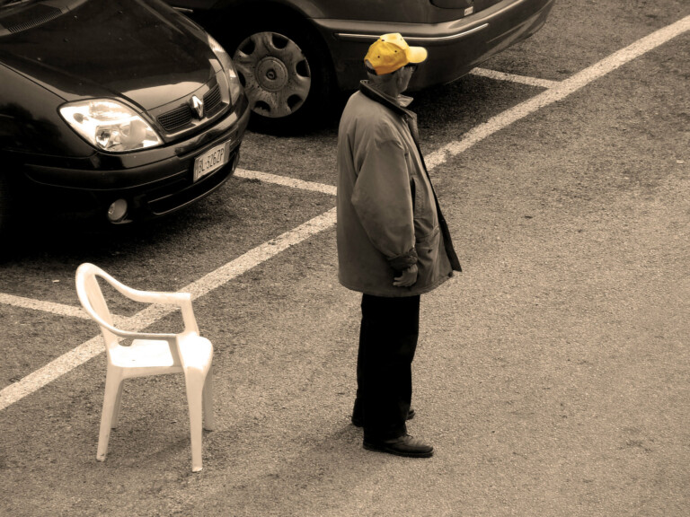 Pozzuoli parcheggiatore abusivo fa minacce