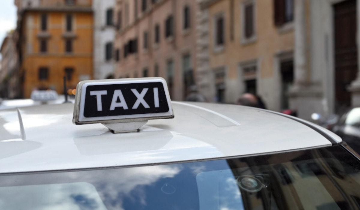 Napoli stop taxi abusivi