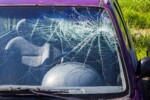 caivano sassi contro auto