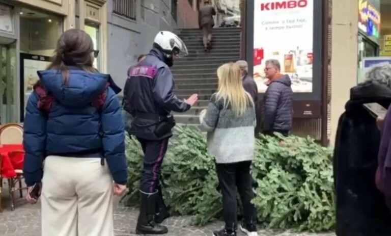 furto albero di natale teatro augusteo