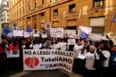Animalisti protestano a Napoli