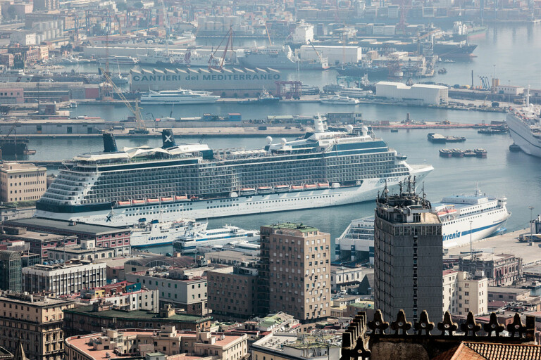 Porto di Napoli turista rapinato