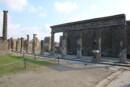 Pompei turisti restituiscono reperti