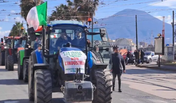 La protesta dei trattori a Napoli