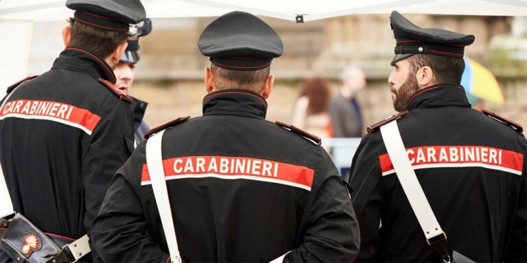 Castello di Cisterna arrestato 59enne, Fuorigrotta rubano bottiglie, napoli maxi sequestro, morti due operai