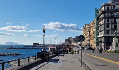 Home Parcheggiatore abusivo aggredisce donna Ormeggi abusivi a Mergellina: intervento della Polizia di Stato e della Guardia Costiera sul lungomare di Napoli.