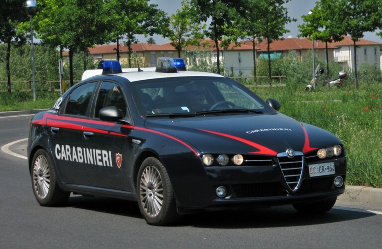 Pomigliano arrestato 46enne, Officina auto rubate Sant'Anastasia
