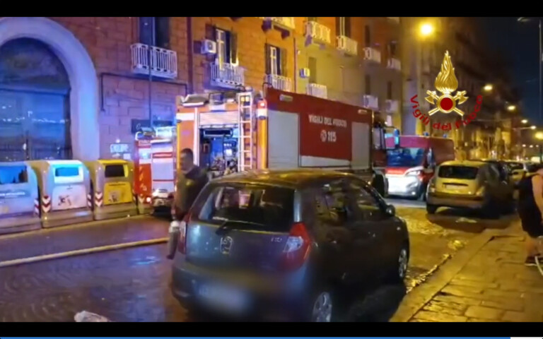 Incendio nel centro di Napoli