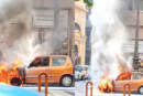 napoli auto in fiamme