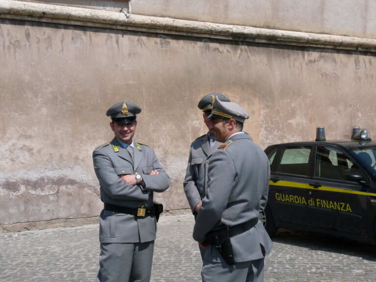 Studente fuorisede truffato a Napoli