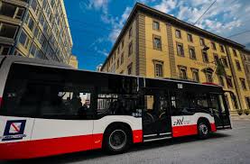 investito da n autobus a Napoli