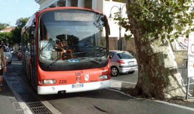 Auto contro bus a Ischia