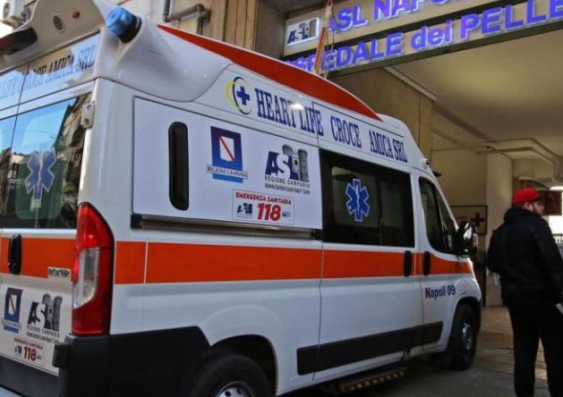 82 enne alle poste in ambulanza per il reddito d'inclusione