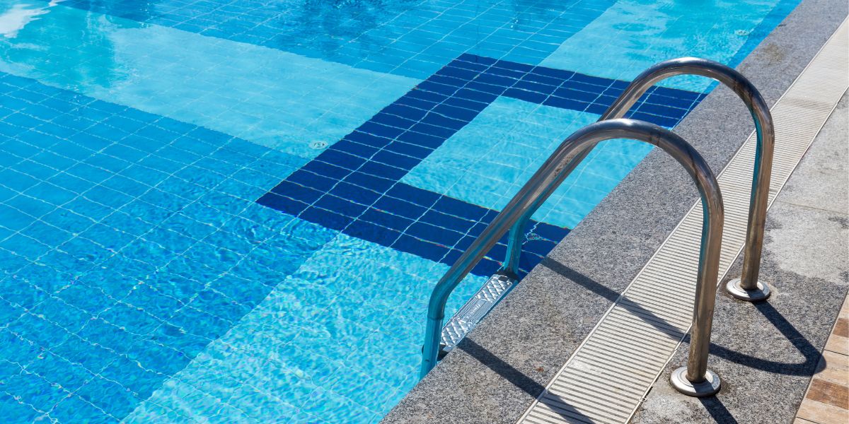 mugnano bambino cade in piscina