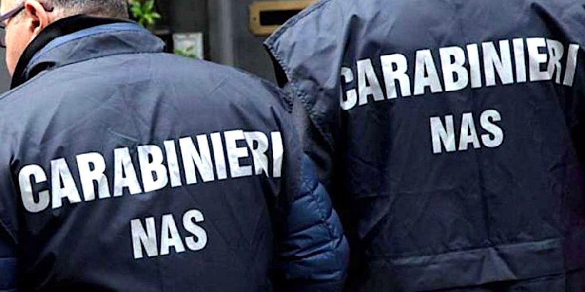 Blitz a Napoli: due Ristoranti chiusi per cibo non tracciato Blitz a Napoli: due Ristoranti chiusi per cibo non tracciato Alimenti scaduti e sanzioni per i ristoranti sul lungomare