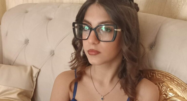 Casoria, flash mob per Martina Carbonaro davanti alla sua scuola Martina Carbonaro Femminicidio Martina Carbonaro il medico legale smentisce la versione dell’indagato: la 14enne è morta dopo minuti di agonia. Il gip conferma il carcere per Alessio Tucci.