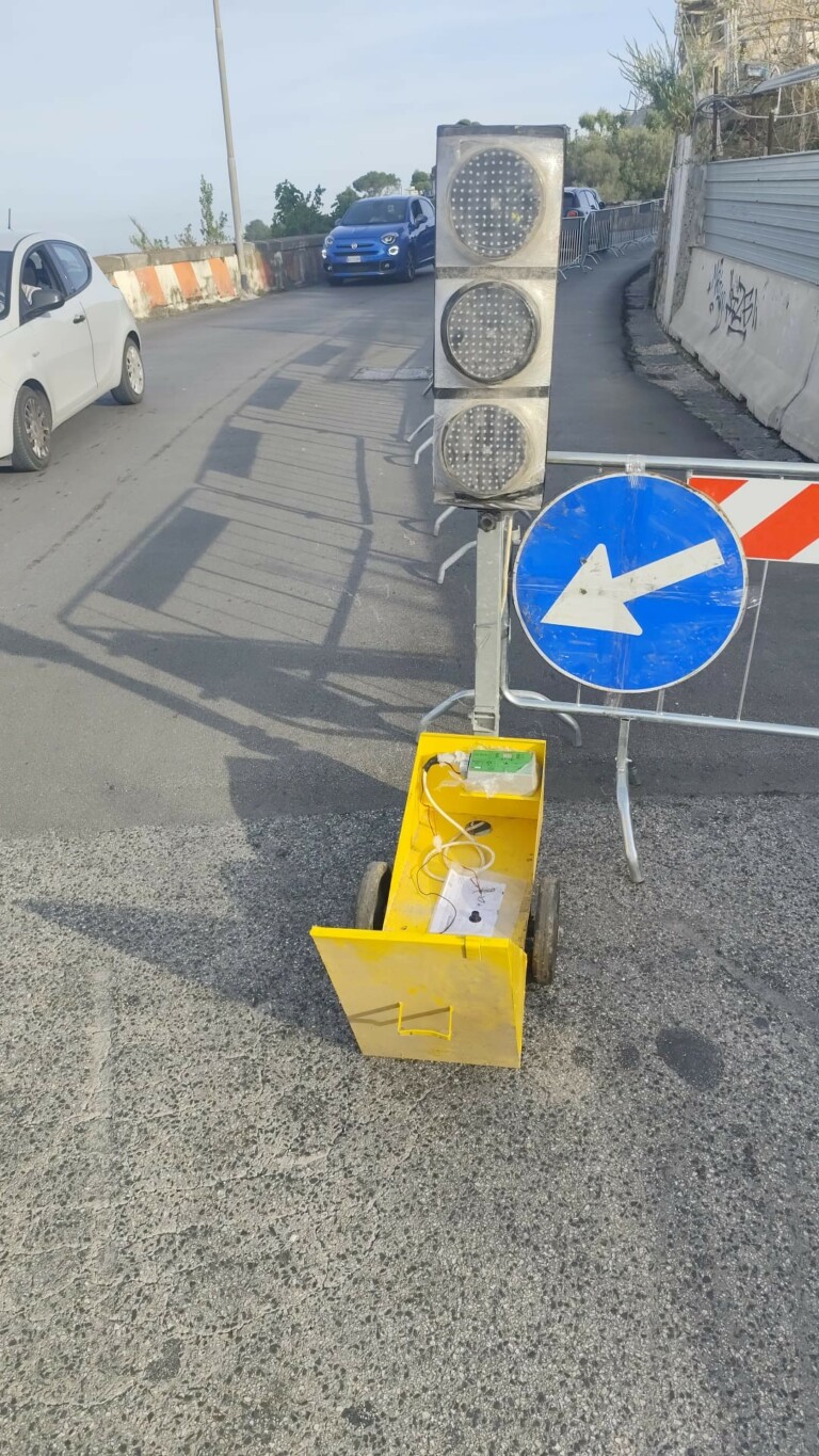 Pozzuoli furto batterie semafori: il sindaco denuncia un gesto assurdo Pozzuoli furto batterie semafori