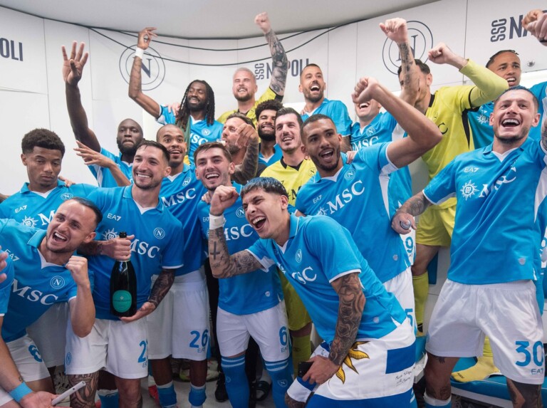 Festa scudetto Napoli: 97 feriti e polemiche, il Comune si difende Festa scudetto Napoli: 97 feriti, un morto, polemiche politiche e risposta delle autorità. Il Comune difende l’organizzazione dell’evento.