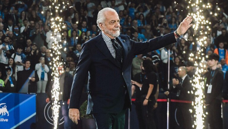 De Laurentiis: “sogno De Bruyne al Napoli. Nuovo stadio da 70mila posti” De Laurentiis punta in alto: stadio da 70mila posti e 120 salotti, ma anche l’obiettivo De Bruyne per un Napoli competitivo in Europa.