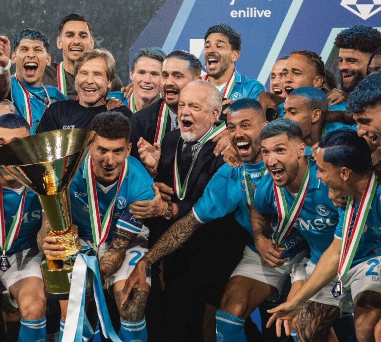 Festa scudetto Napoli: scuole chiuse lunedì e 200mila tifosi attesi Festa scudetto Napoli: lunedì sfilata dei bus scoperti con la squadra e scuole chiuse. Martedì il Napoli sarà ricevuto da Papa Francesco a Roma.