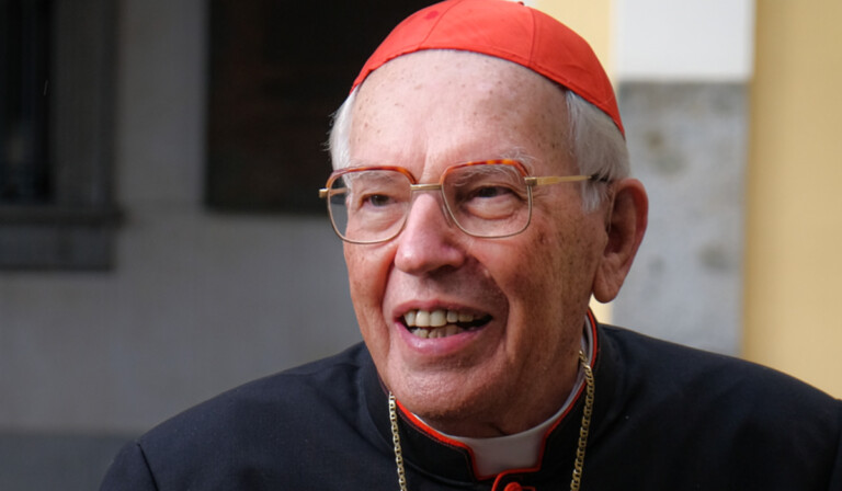 Conclave 2025: la supplica del cardinale Battista Re conclave 2025