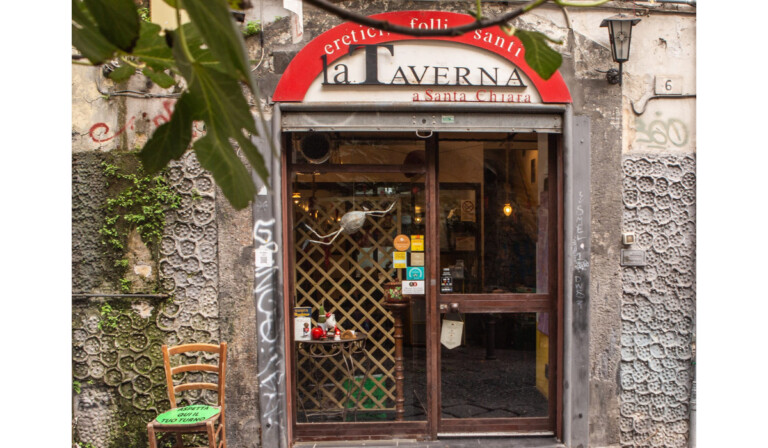 Taverna Santa Chiara di Napoli replica sul video non autorizzato diffuso sui social Taverna Santa Chiara di Napoli