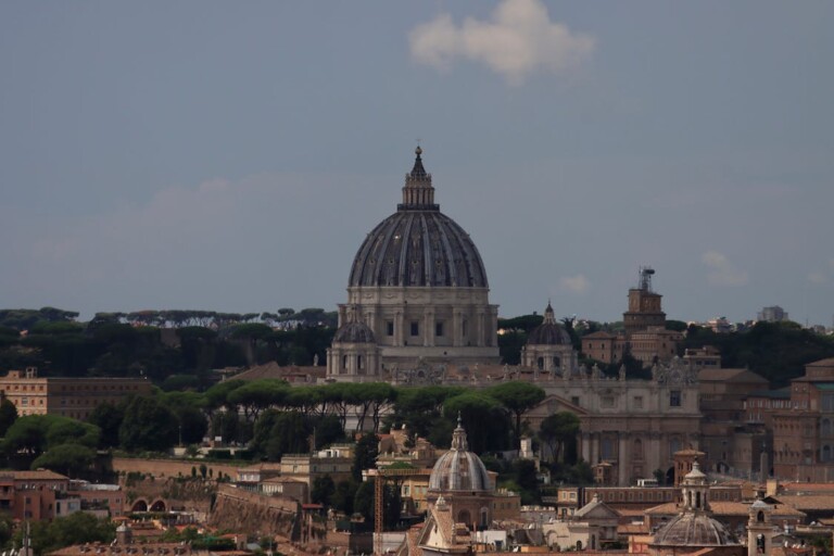 Papa donna: non è mai successo ma è possibile? PAPA DONNA