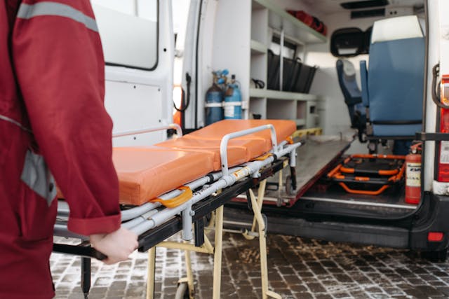 Mergellina nella paura – Un’ auto in forte velocità investe due ragazze Mergellina nella paura