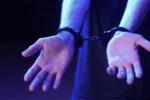 finge di avere 16 anni per andare a scuola