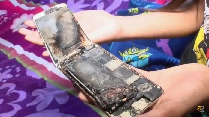 Cellulare esplode in classe: evacuata la scuola cellulare esplode in classe