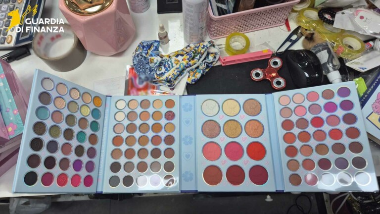 Napoli, sequestrati più di 22mila prodotti cosmetici dannosi Napoli sequestrati cosmetici dannosi