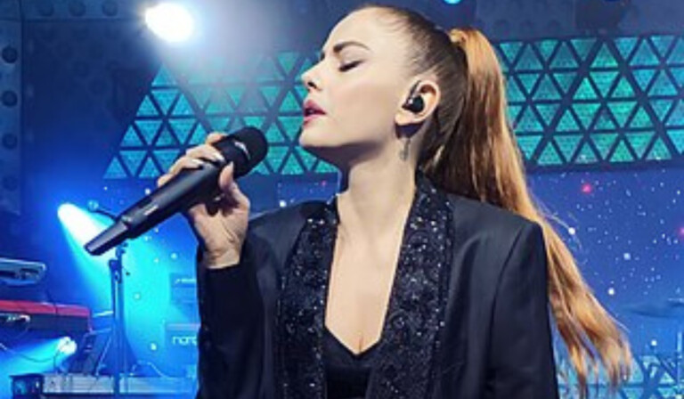 Nuovo look Annalisa: è per il suo nuovo singolo ”Maschio” nuovo look annalisa