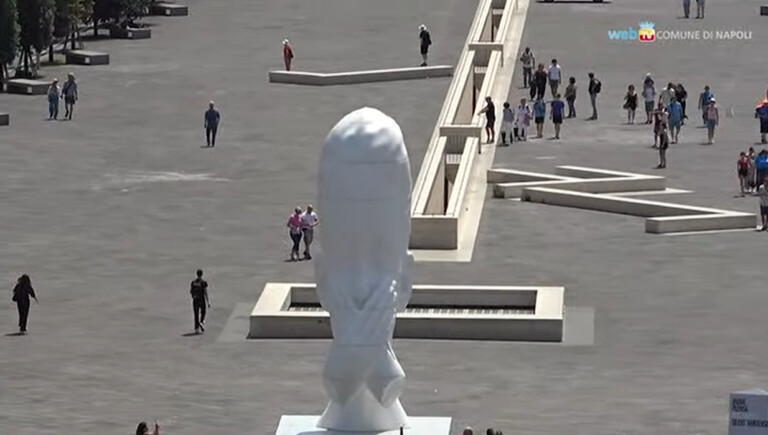 Nuova scultura a Piazza Municipio: “Silent Hortense” di Jaume Plensa Nuova scultura a Piazza Municipio