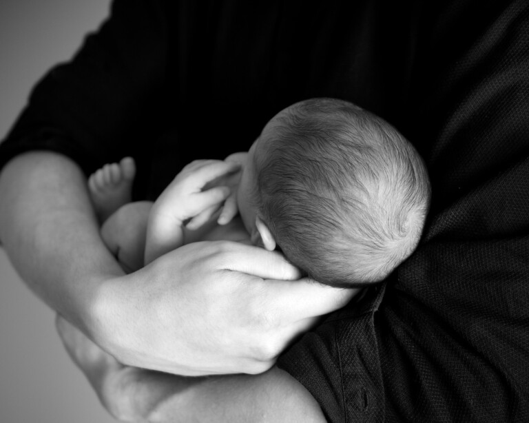 Bimbo di 9 mesi in coma: madre sospesa dalla responsabilità genitoriale Bimbo di 9 mesi in coma