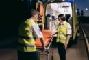 teano - ragazzina si lancia dalla finestra