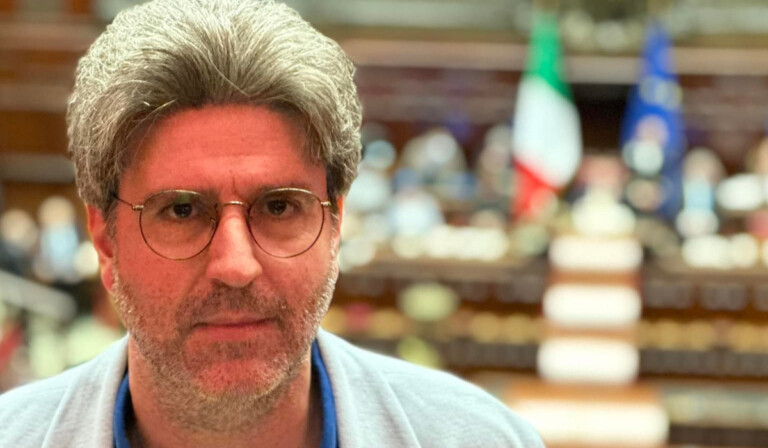 estorsione arrestato giornalista de michele