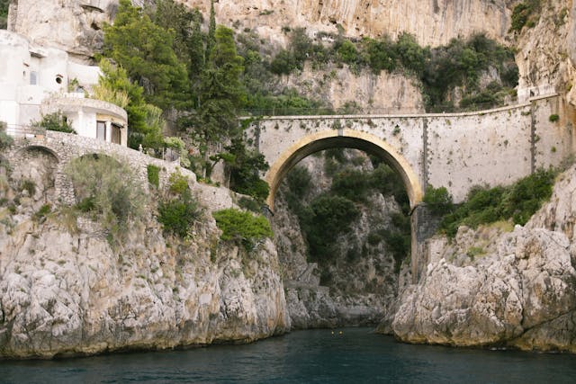 fiordo di furore turista si tuffa