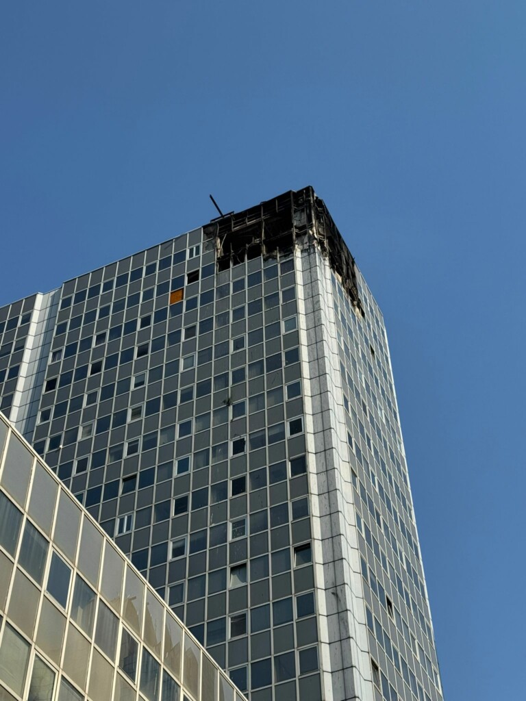 Centro direzionale: scoppiato grande incendio nella notte Centro direzionale: scoppiato grande incendio nella notte