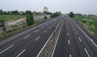 bambina dimenticata in autostrada Sala Consilina