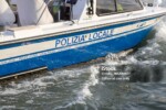 Salvati da un poliziotto dopo essersi tuffati nel mare agitato