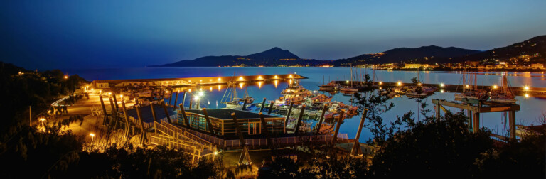 sapri Yacht distrutto dalle fiamme