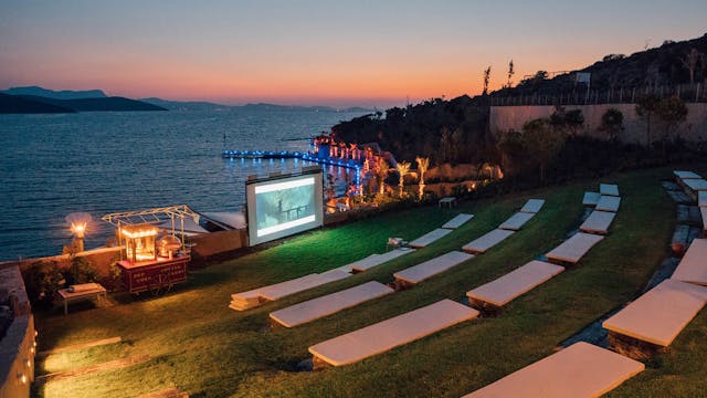 film sotto le stelle a Napoli