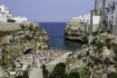 Tragedia in Puglia: 23enne si lancia dalla scogliera e muore