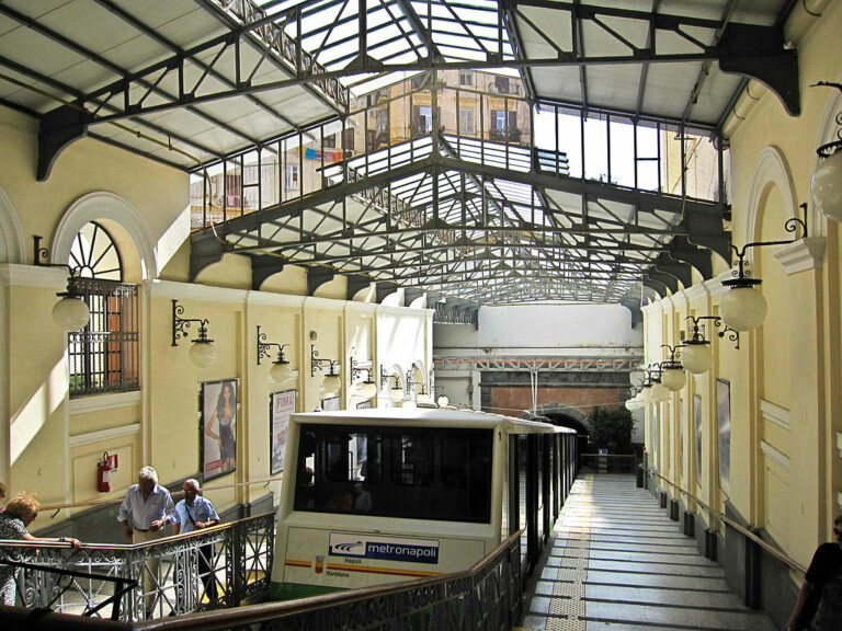Funicolare Centrale Napoli chiusa