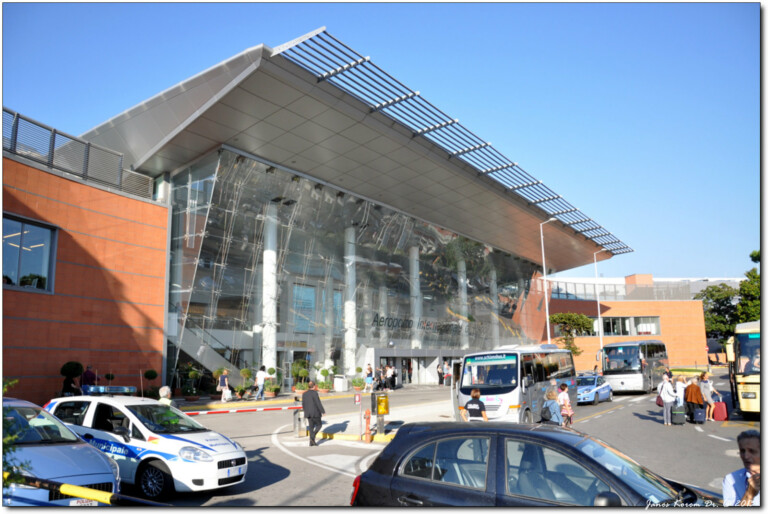 Controlli taxi aeroporto Napoli: Polizia Municipale eleva otto sanzioni Controlli taxi aeroporto Napoli