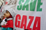 Napoli, manifestazione Gaza. Occupati i binari della Stazione Centrale